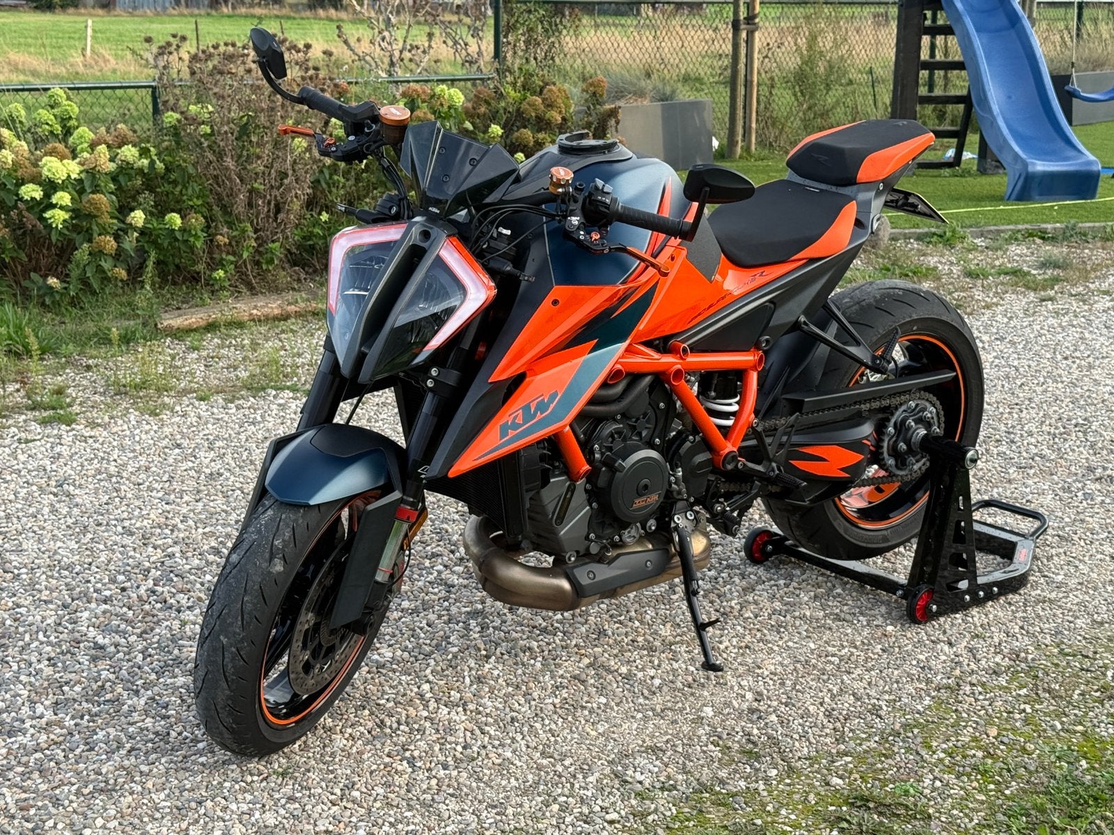 Ktm 1290 superduke 2021, Bedrijf, Naked bike