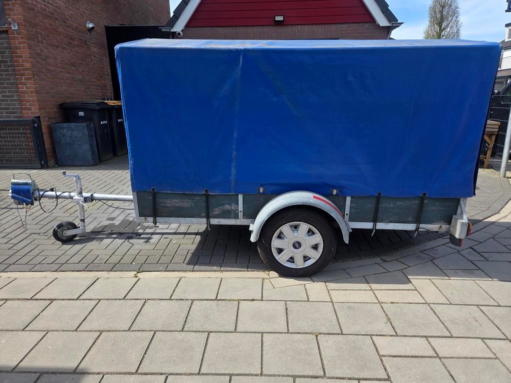 Te huur grote aanhanger met huif / boedelbak huren