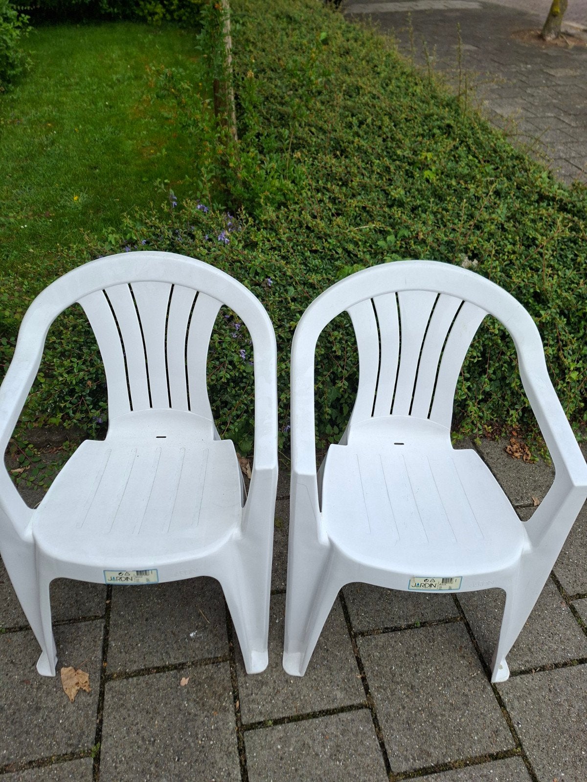 4 kunststof witte tuinstoelen, stapelbaar, Tuin en Terras, Ophalen, Gebruikt, Kunststof, Stapelbaar