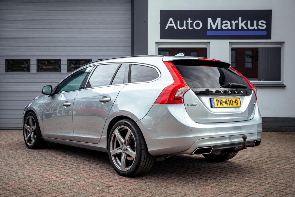 Volvo V60 2.0 D4 Summum|Trekhaak|Geartronic|Stoelverwarming|, Auto's, Volvo, 1502 kg, Euro 6, 4 cilinders, Leder
