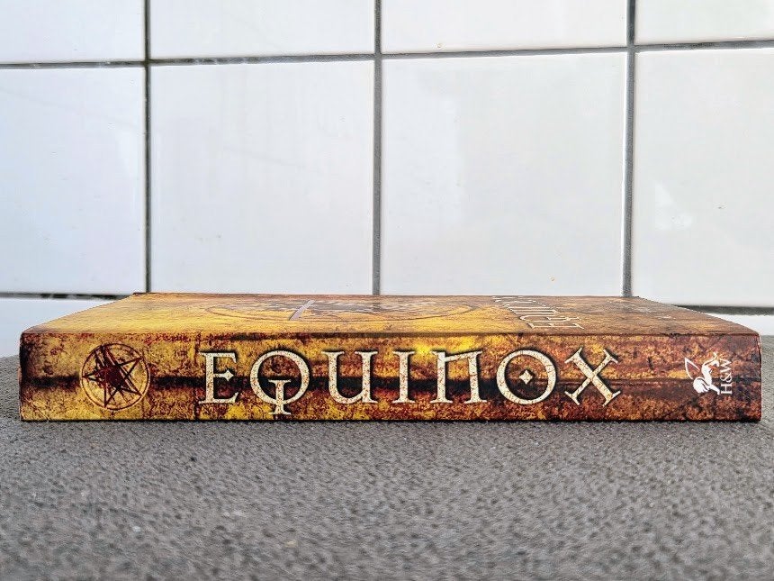 Equinox - Michael White, Boeken, Gelezen, Europa overig, Ophalen of Verzenden, M. White