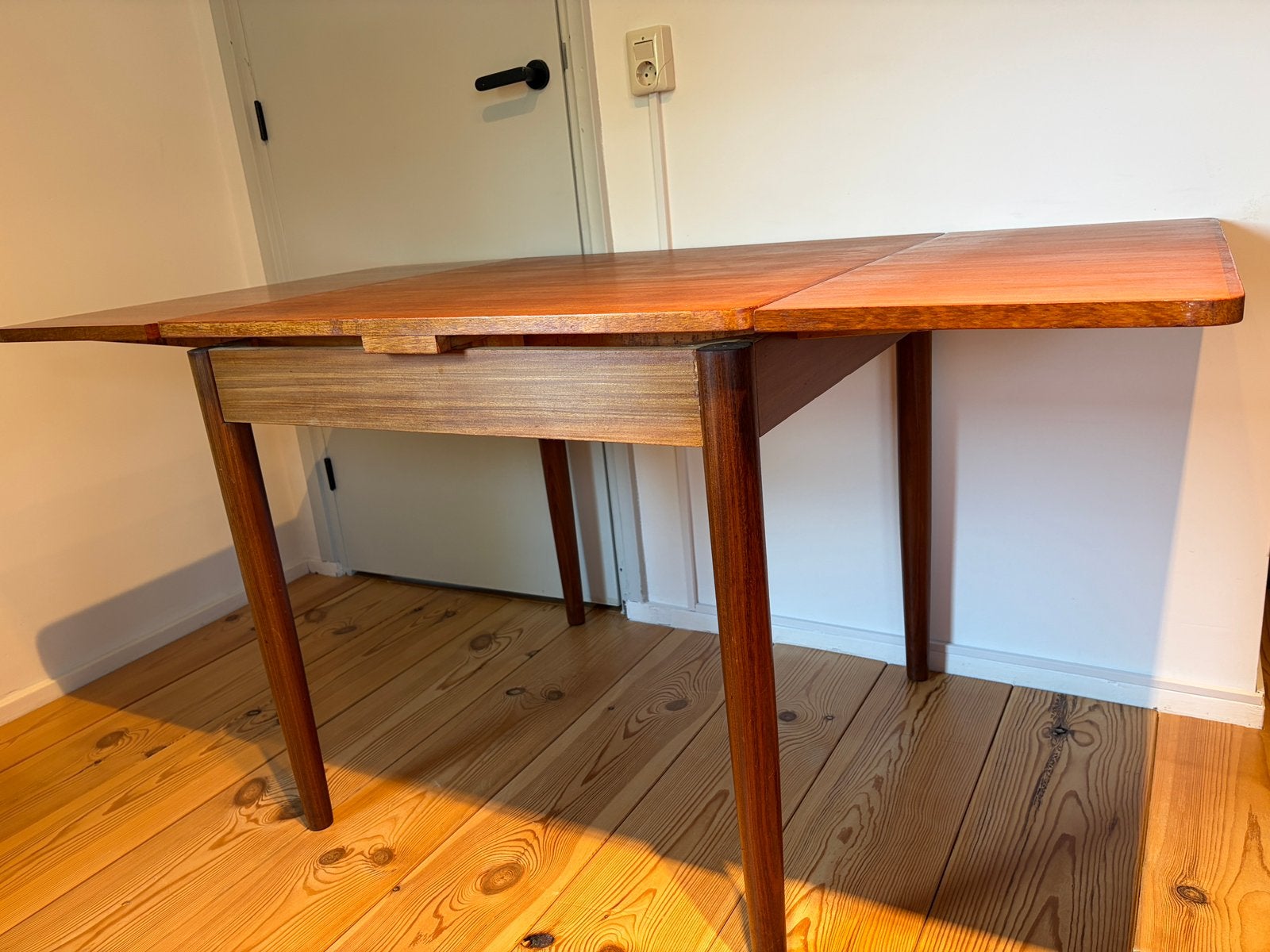 Vintage | Uitschuifbare eettafel | Midcentury, Gebruikt, 50 tot 100 cm, Vier personen, Vierkant