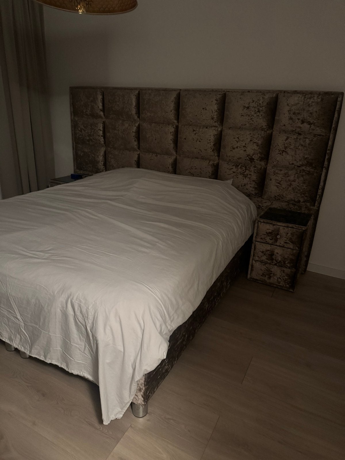 Foto 2 van Luxe tweepersoonsbed 180x200 met gestoffeerd hoofdbord