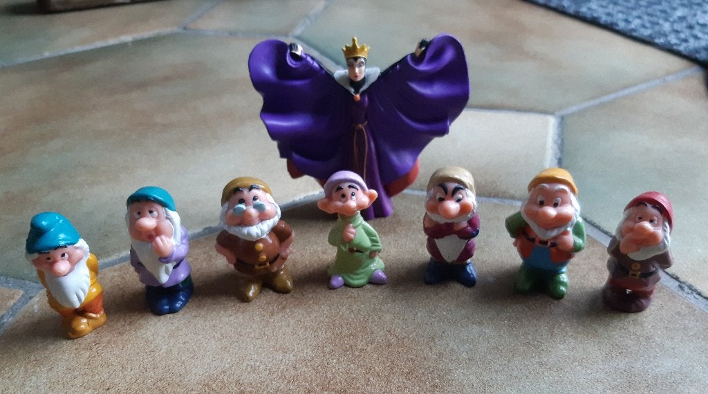 Disneys zeven dwergen uit sneeuwitje en de evil queen pvc, Verzenden