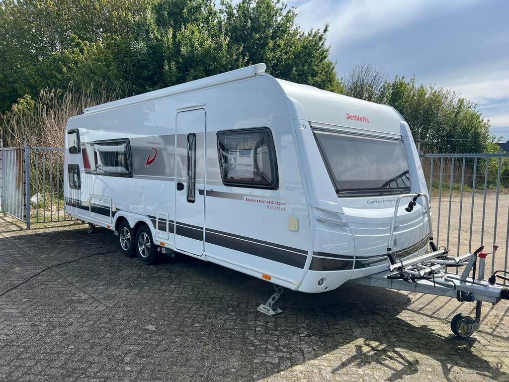 Luxe Dethleffs Generation S , stapelbed +Isabella voortent, Rondzit, 7 tot 8 meter, Particulier, Dethleffs