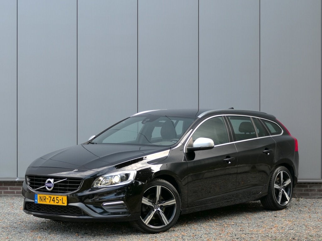 Volvo V60 2.0 T3 Nordic+ Xenon / Trekhaak / Standkachel, Auto's, 1479 kg, Gebruikt, 4 cilinders, 1969 cc