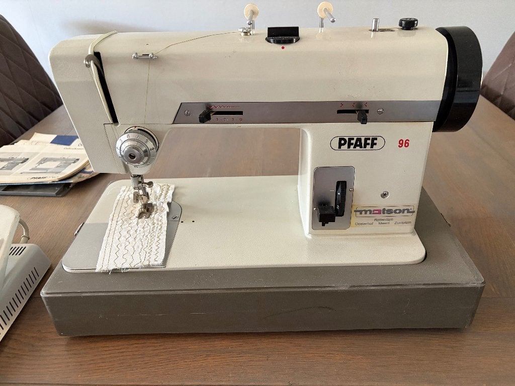 superdegelijke PFAFF NAAIMACHINE helemaal nagekeken - WD014, Naaimachine, X, Woord en Daad, Ophalen