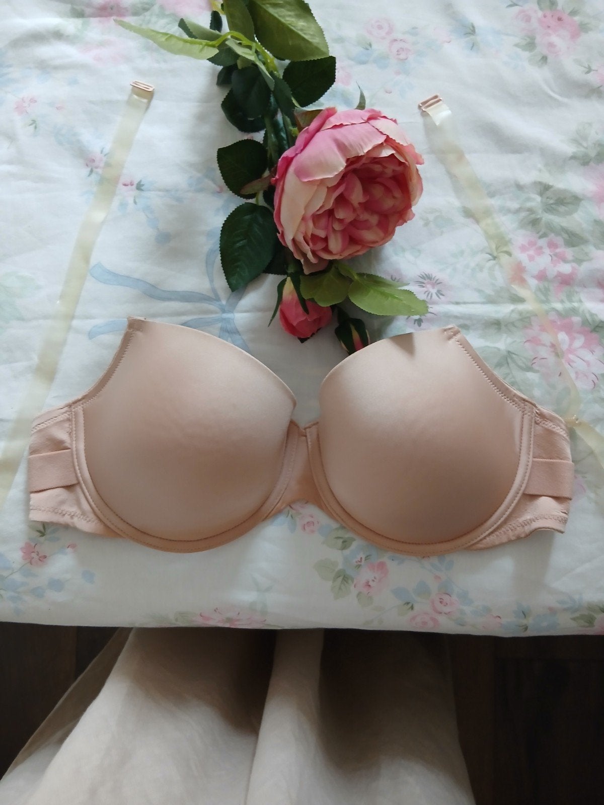 BH met doorzichtige bandjes85E, Kleding | Dames, Ondergoed en Lingerie, Ophalen of Verzenden, Beige, BH