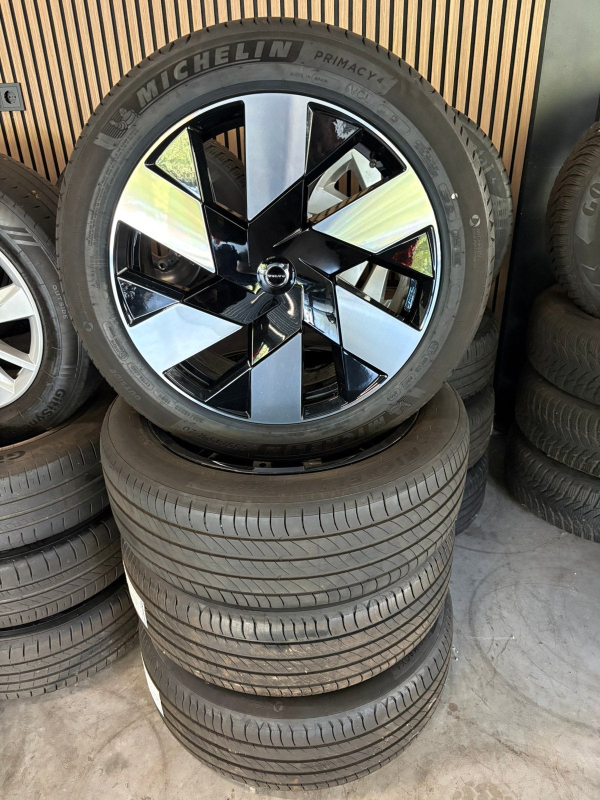 255/45R20 Volvo XC40/ XC60 20Inch 32358303 Black Diamond Cut, Auto-onderdelen, Ophalen, Gebruikt, 255 mm, Banden en Velgen