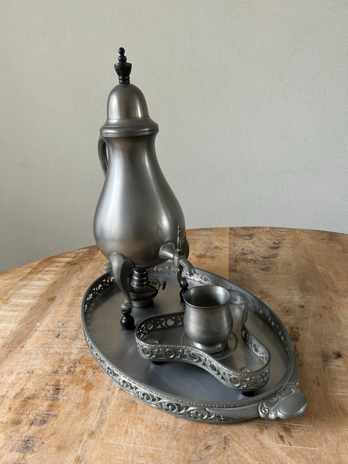 Antieke tinnen theeketel met dienblad en beker, Antiek en Kunst, Antiek | Tin, Ophalen of Verzenden