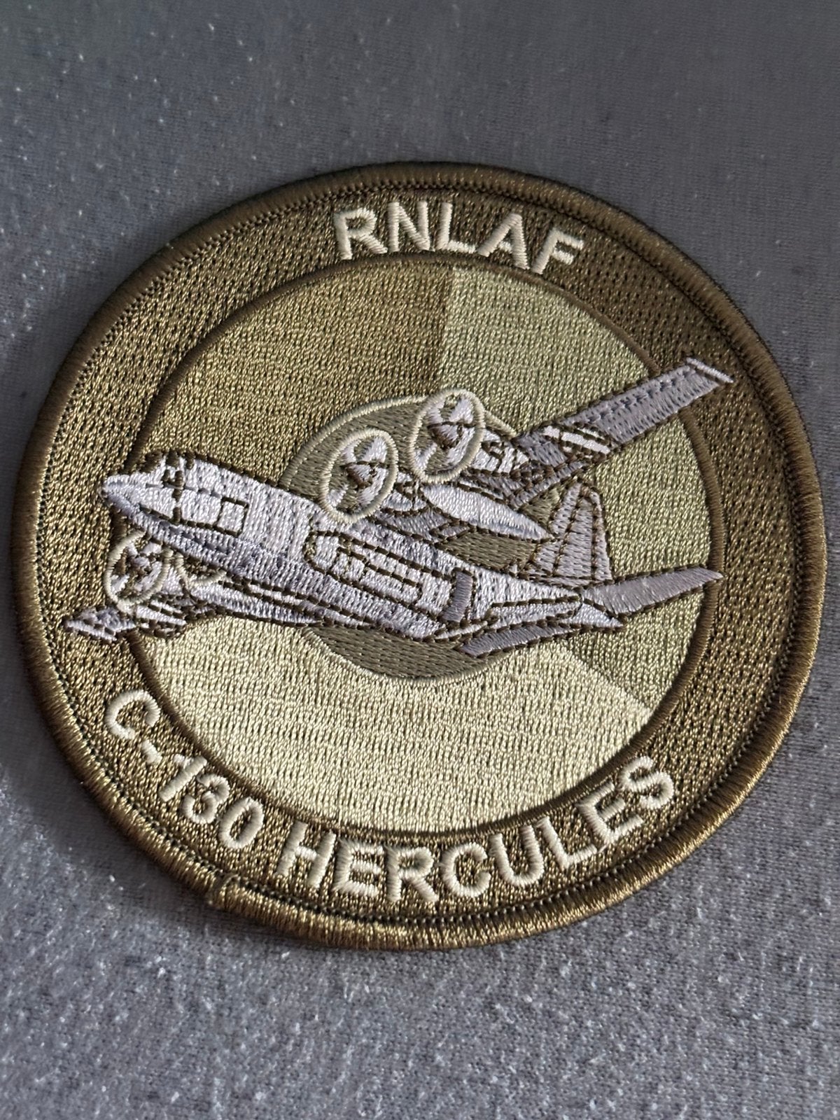 Groene versie RNLAF C-130 Hercules 336 SQN Embleem, Verzenden, Luchtmacht, Nederland, Embleem of Badge
