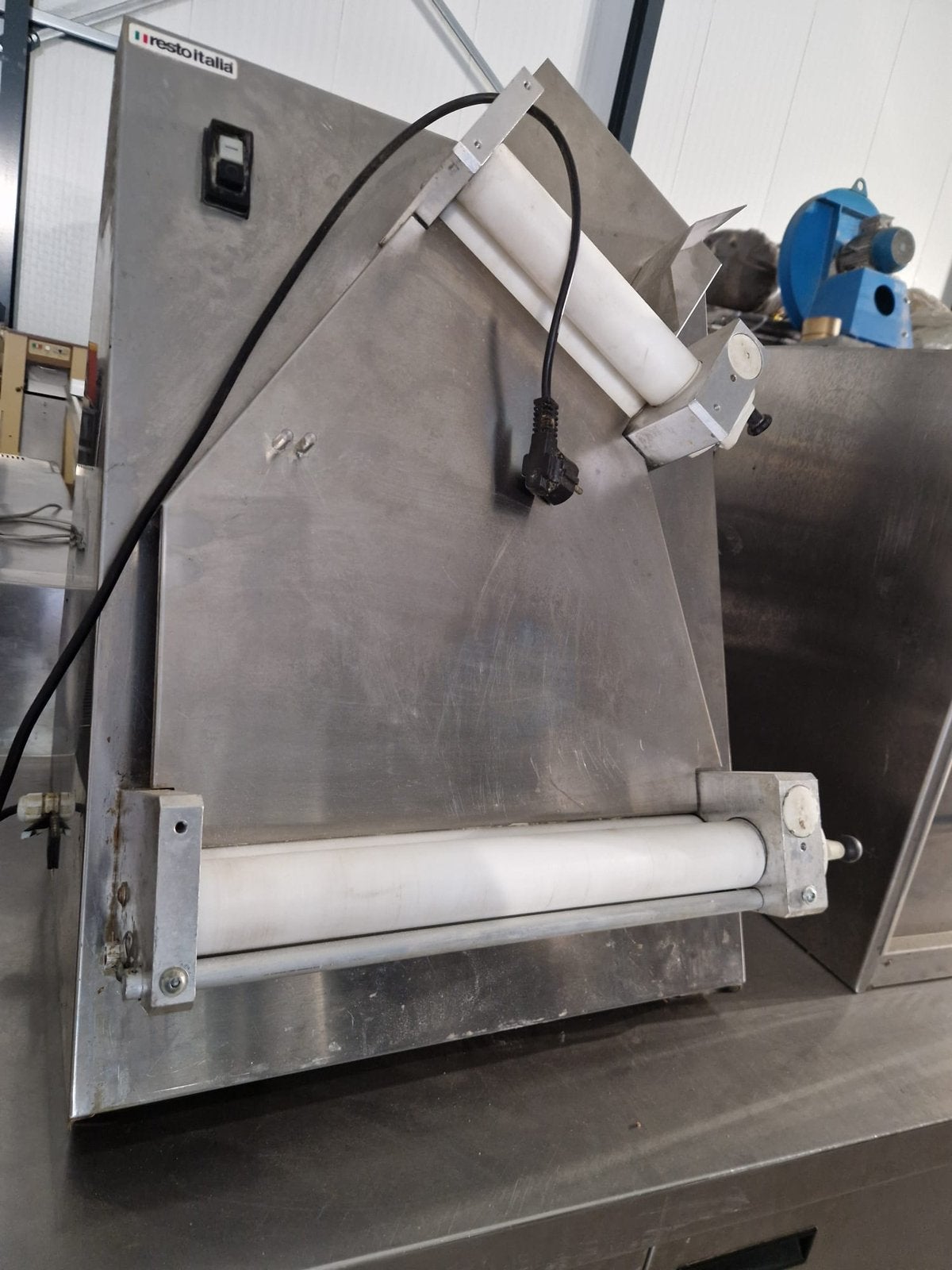 Resto Italia professionele deegrollerpizzadeeg uitrolmachine, 800 tot 1200 gram deeg, Ophalen, Zo goed als nieuw, Zonder timer