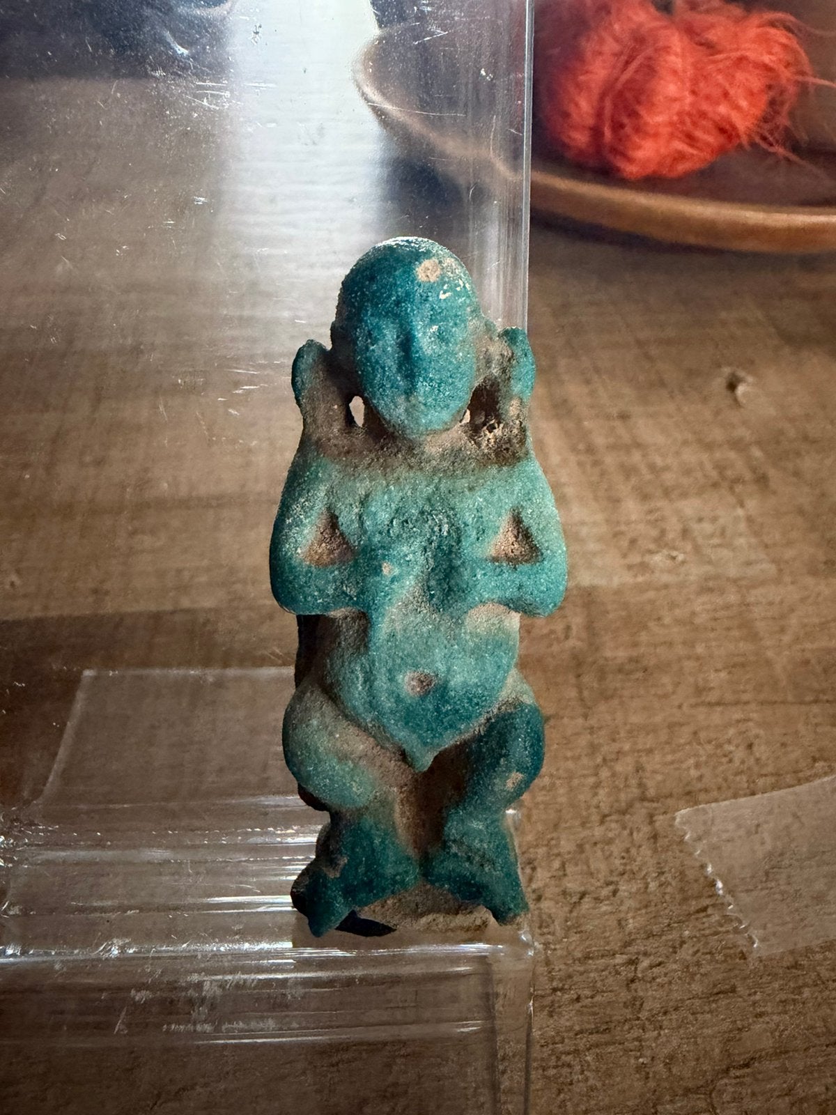 Bodemvondst egyptische ptaikos faince amulet, Ophalen of Verzenden, Zo goed als nieuw