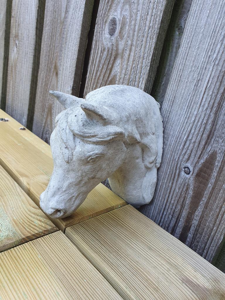 Paardenhoofd van beton, Ophalen, Zo goed als nieuw, Beton, Overige typen