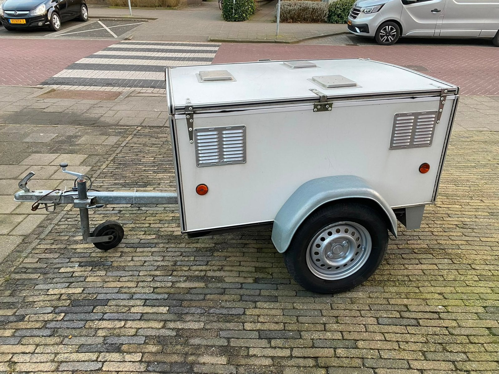 Honden aanhanger, Ophalen, Zo goed als nieuw