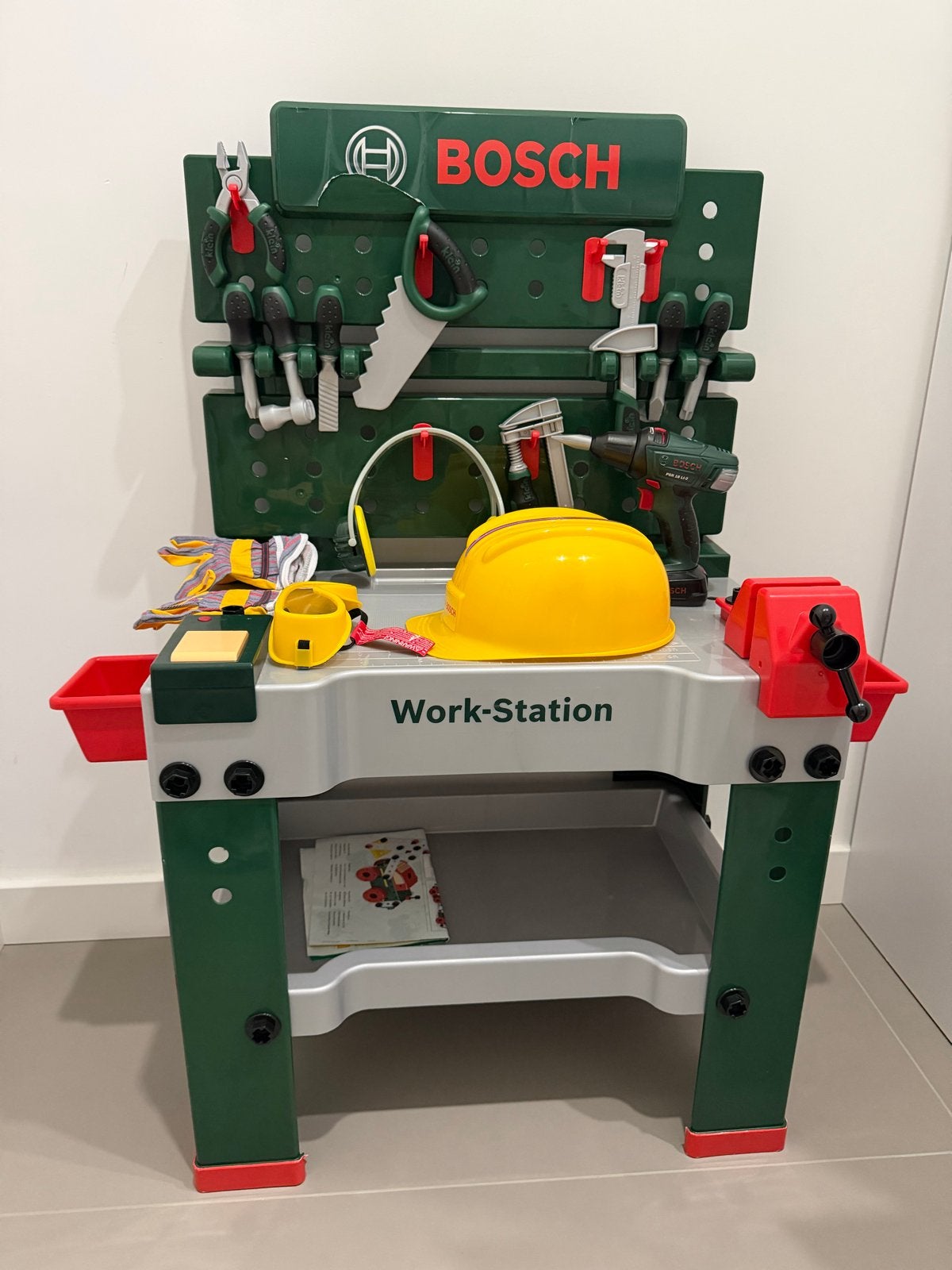 Bosch werktafel met gereedschap en accessoires, Ophalen of Verzenden, Gebruikt, Knutselen