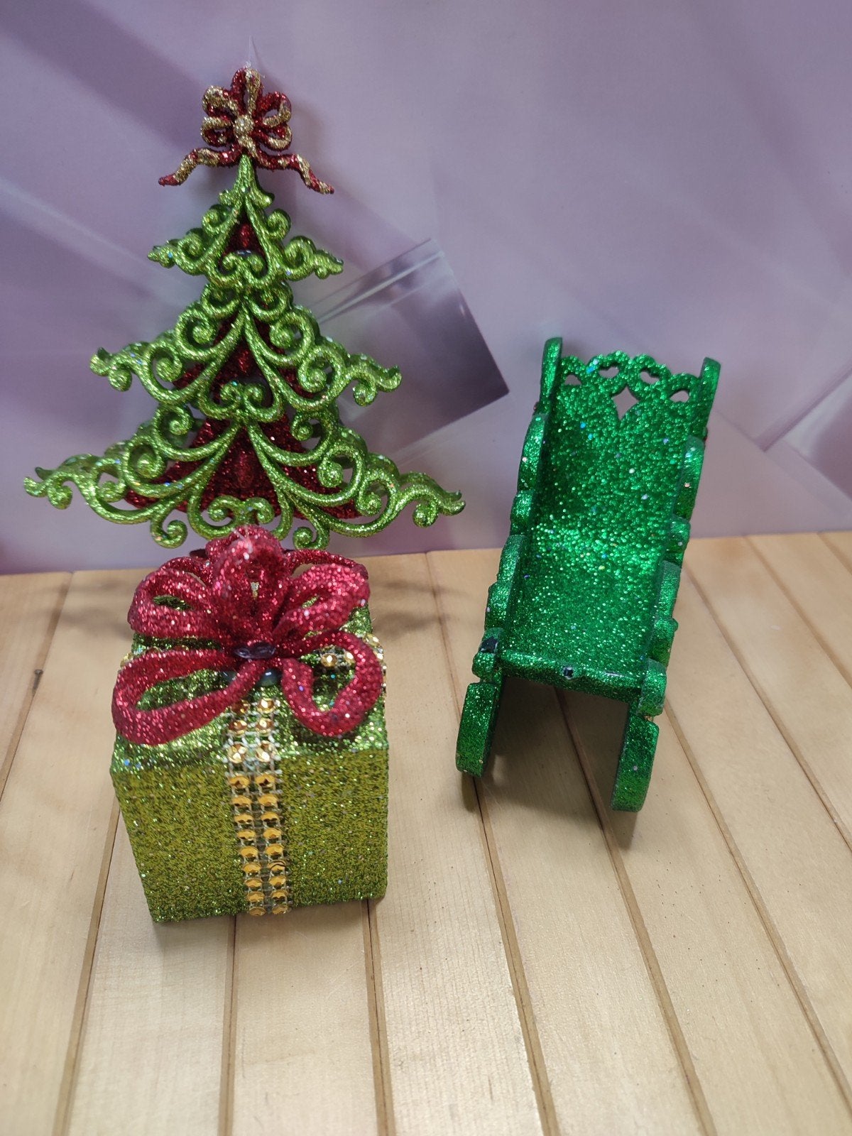 Kerstdecoratie Groen Dennenboom, Arreslee en Kado, Ophalen of Verzenden, Nieuw