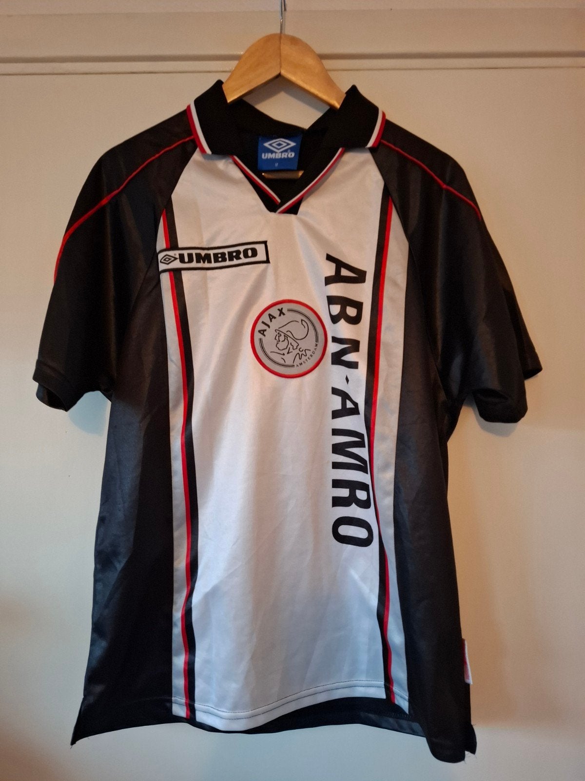 ajax umbro uitshirt babangida maat m uniek, Ophalen of Verzenden, Zo goed als nieuw, Shirt