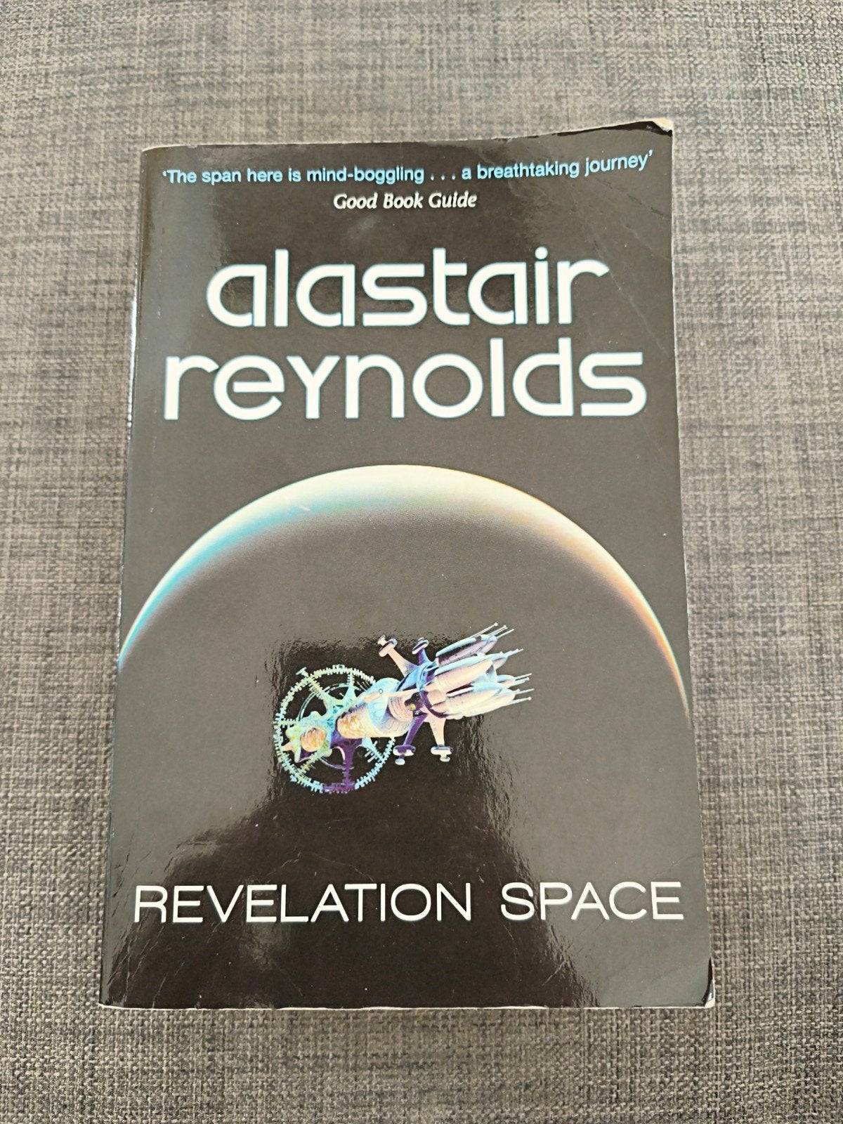 Alastair Reynolds - Revelation Space (Sciencefiction), Ophalen of Verzenden, Gelezen, Alastair Reynolds