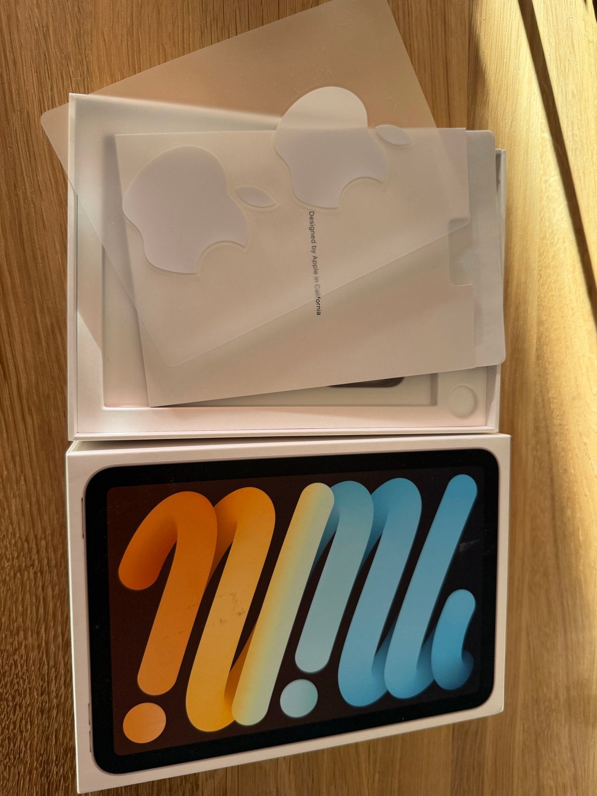 Doos met documentatie voor iPad mini 6e generatie