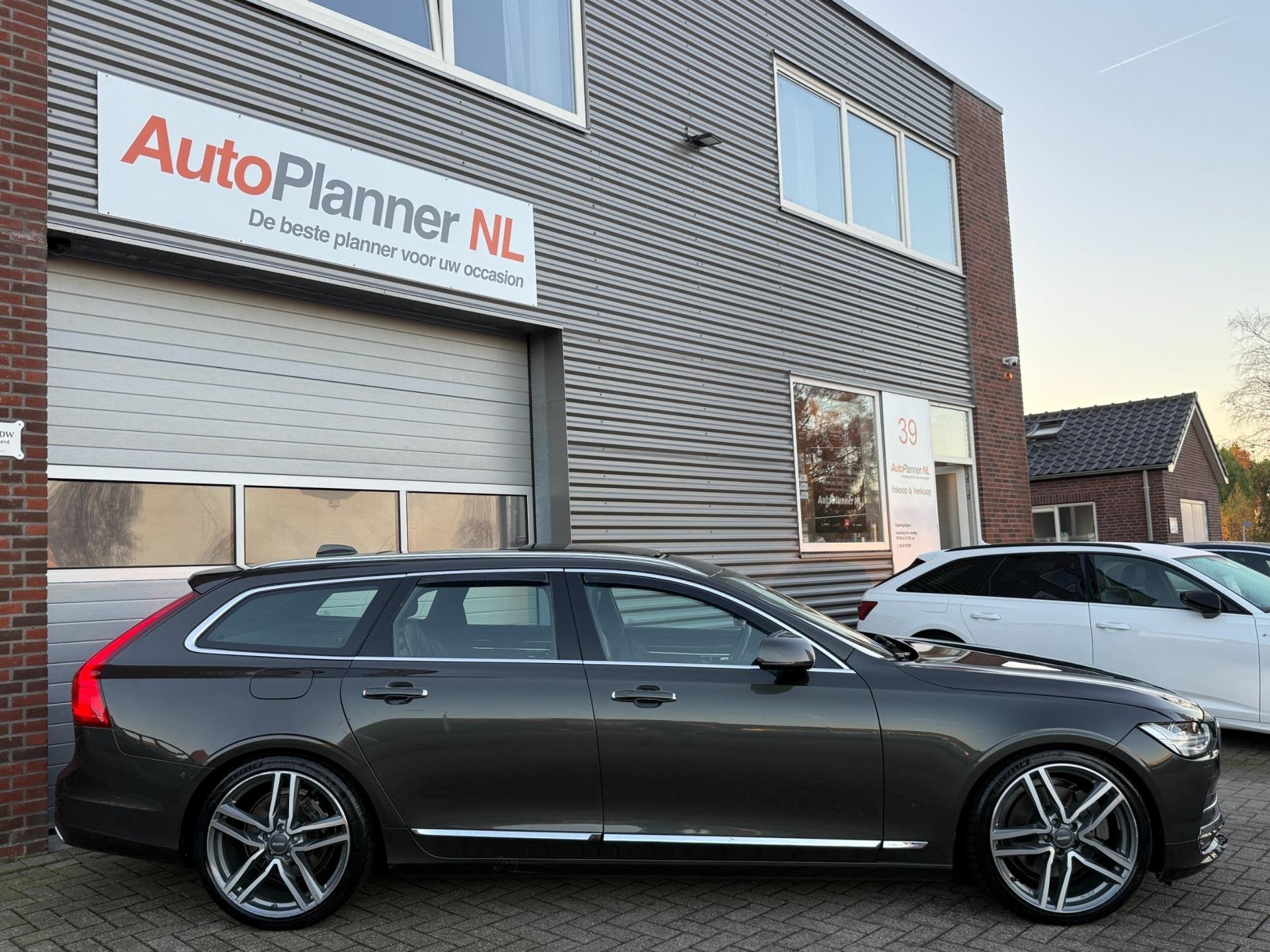 Volvo V90 2.0 T5 Inscription! 360 Camera! Pano! Virtual!, 4 cilinders, 1969 cc, Automatische klimaatregeling, Zilver of Grijs