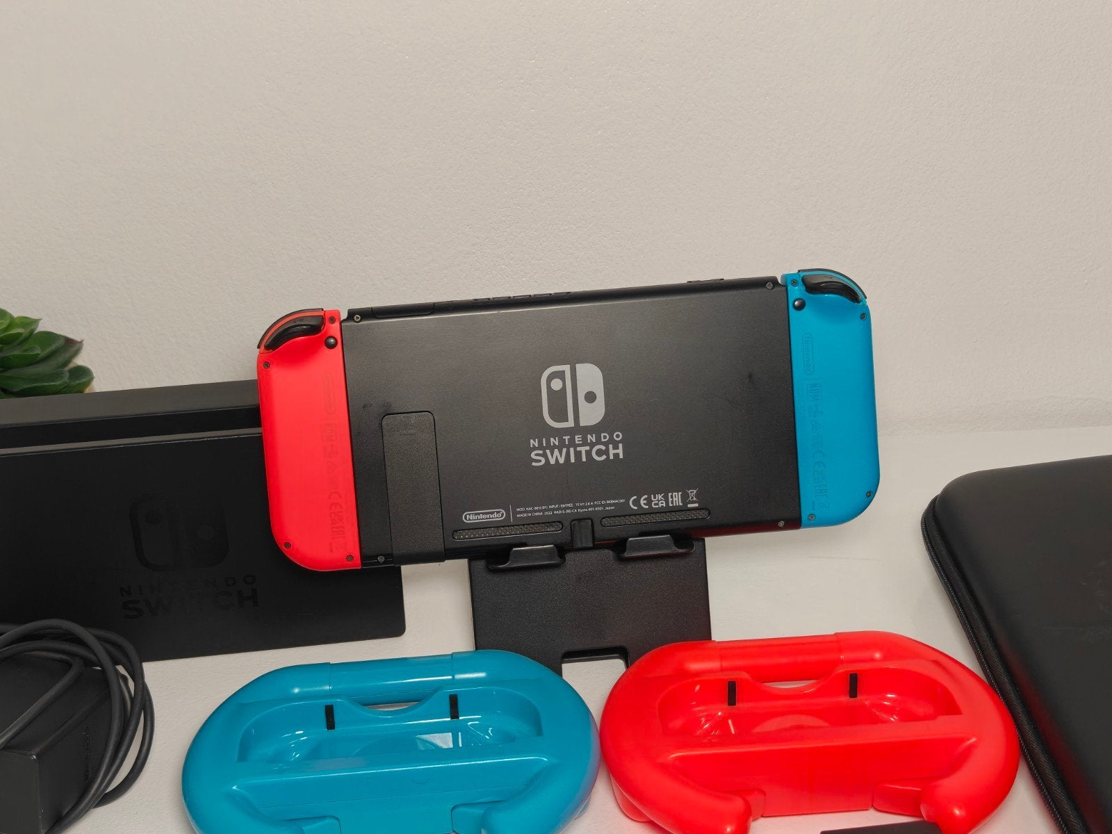 Nintendo Switch met Mario Kart 8 Deluxe, Spelcomputers en Games, Games | Nintendo Switch, Racen en Vliegen, Ophalen of Verzenden