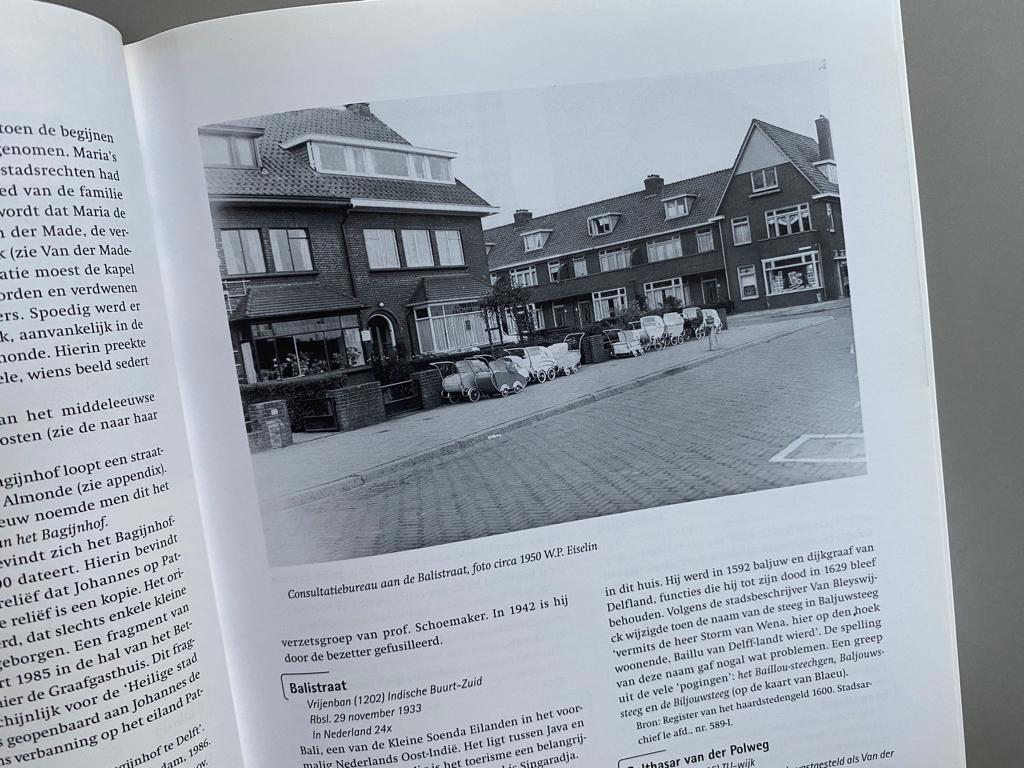 Straatnamen van Delft. 2000