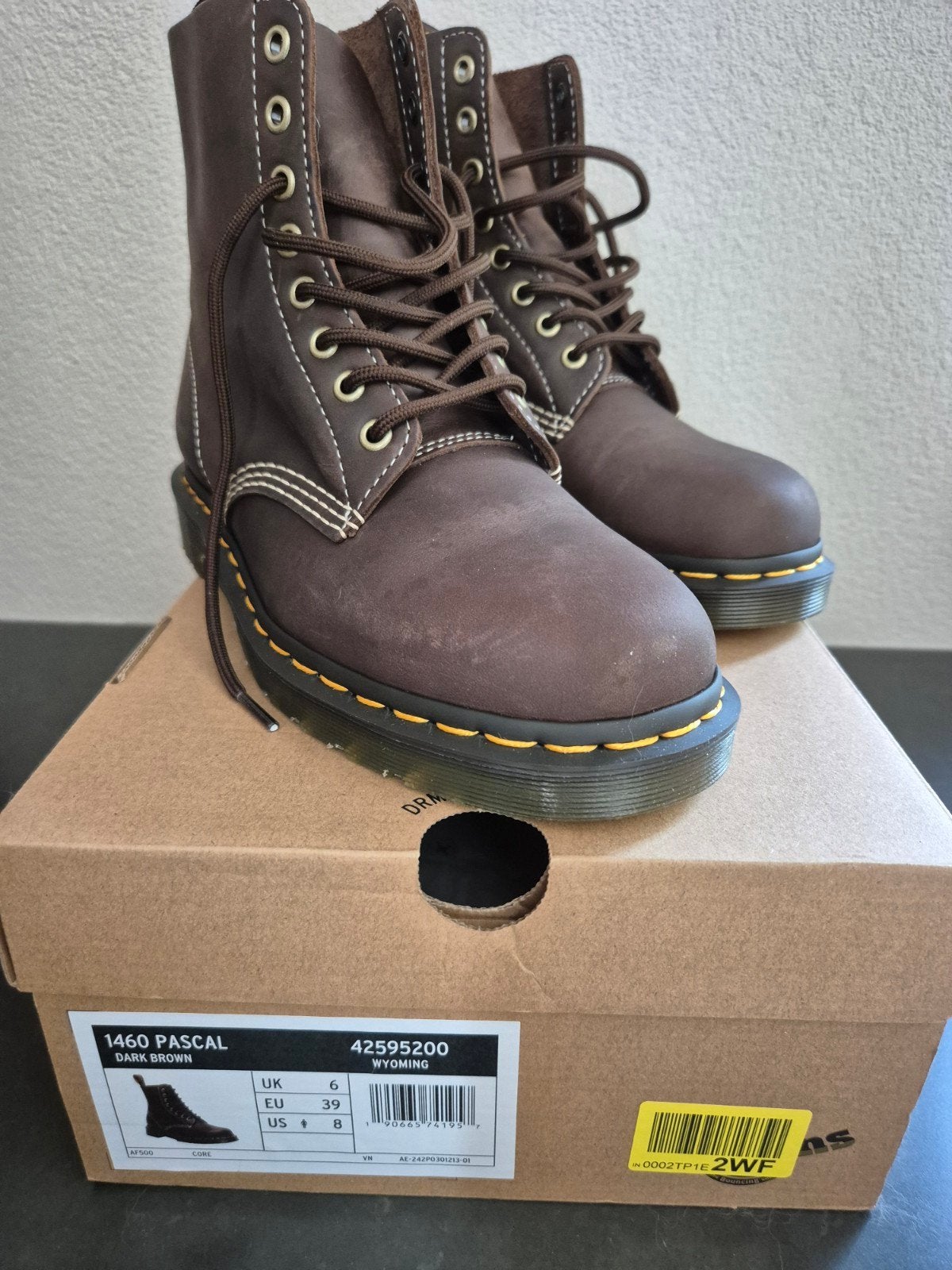 dr martens pascal donker bruin maat 39, Bruin, Nieuw, Ophalen of Verzenden, Dr. Martens