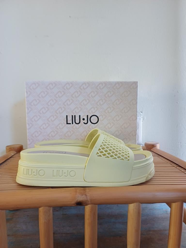 Liu-Jo slippers maat 38, botergeel, met doos, Kleding | Dames, Schoenen, Slippers, Liu-Jo, Geel, Ophalen of Verzenden