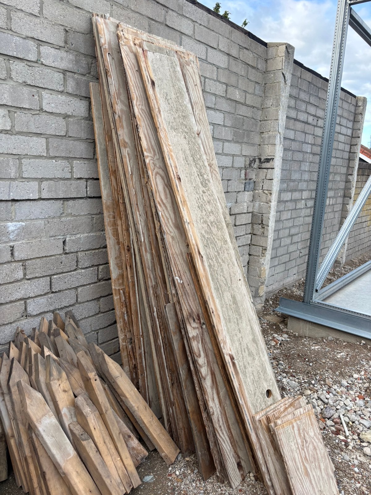 Gratis bekistingsmateriaal underlayment 60 cm hoog, Ophalen, Gebruikt, 180 tot 250 cm, Overige typen