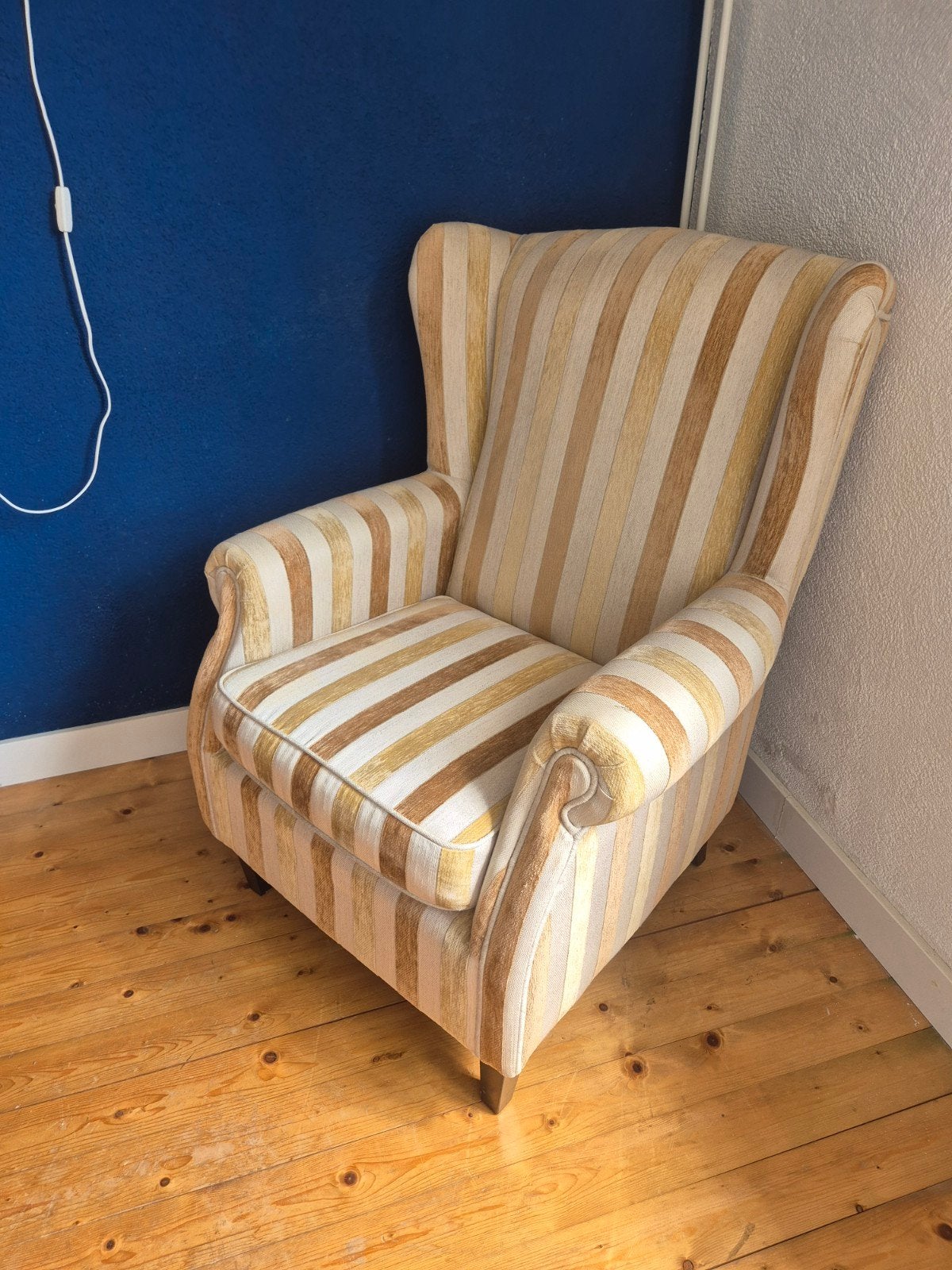 Comfortabele fauteuil met streepdessin, Ophalen, Klassiek, Comfortabel, 75 tot 100 cm, Zo goed als nieuw