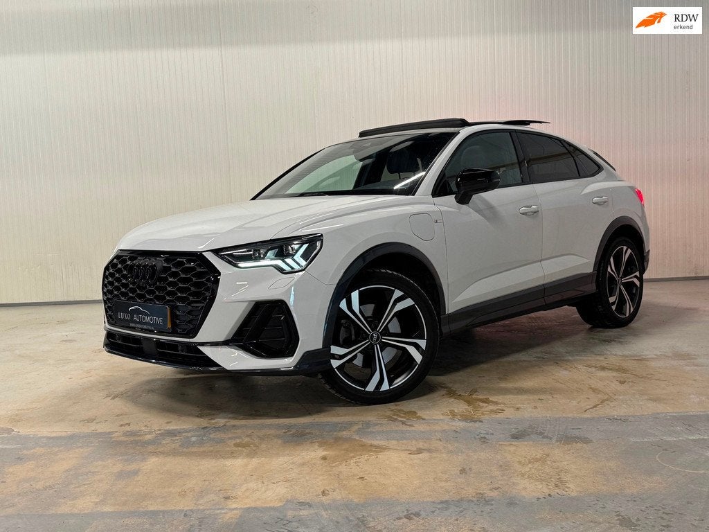 Audi Q3 Sportback 45 TFSI e S Edition | PANO | S-LINE | PLUG, Auto's, Audi, Gebruikt, Euro 6, 150 pk, Leder en Stof