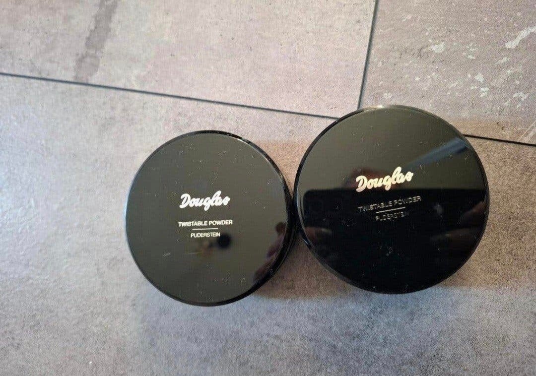 2 nieuwe Douglas Twistable Poeder 2 Donkerbeige (advr 199), Overige kleuren, Gehele gezicht, Nieuw, Ophalen of Verzenden