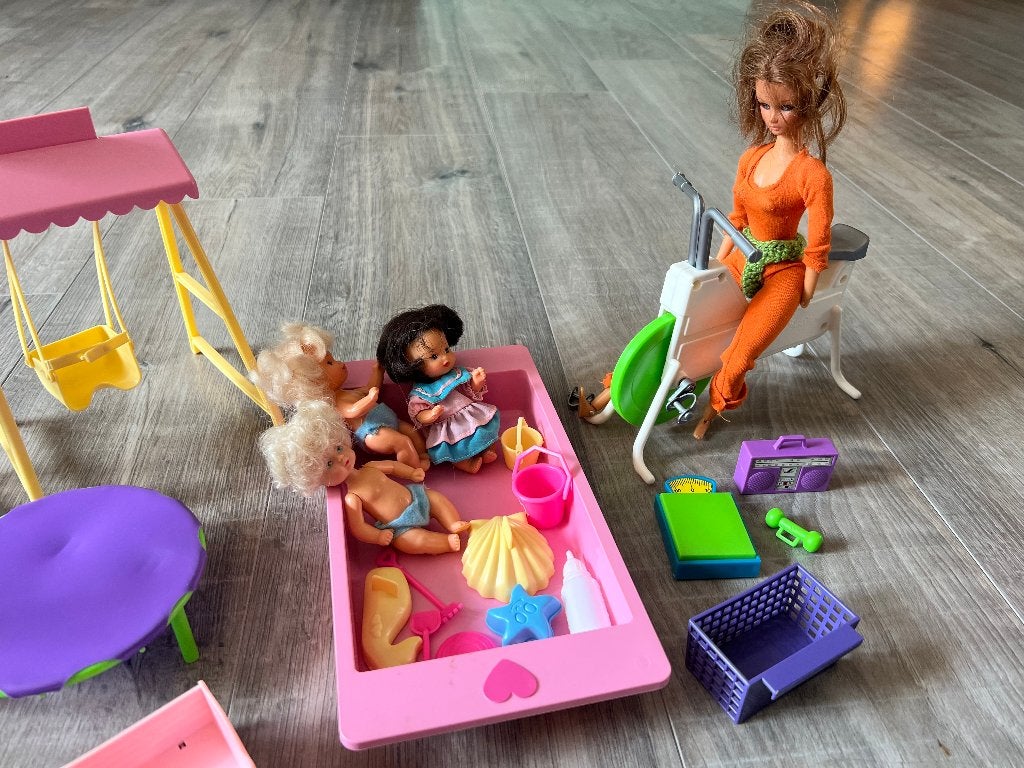 Vintage barbie trampoline speeltuin fitness schommel zandbak, Ophalen of Verzenden, Gebruikt, Accessoires