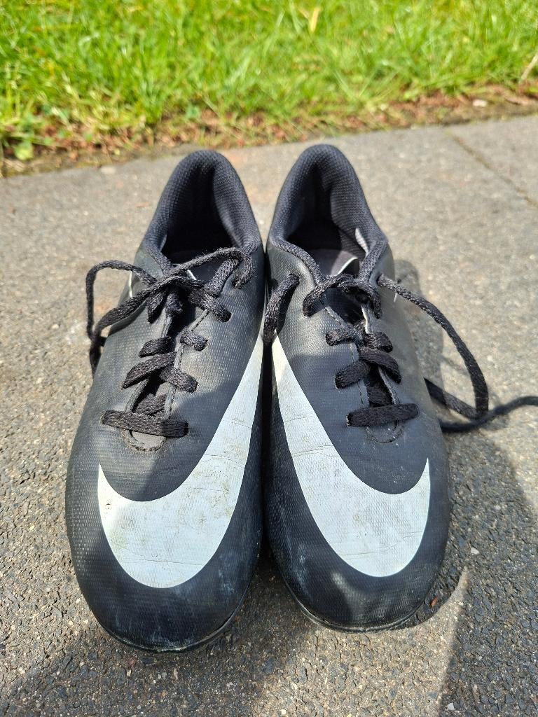 Voetbalschoenen Nike maat 33, Maat XS of kleiner, Ophalen of Verzenden, Gebruikt, Schoenen
