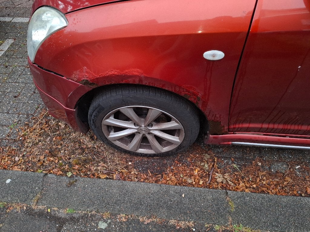 Gezocht: Linker voorscherm Suzuki Swift 2007 – kleurcode ZFM, Auto-onderdelen, Gebruikt, Voor, Ophalen of Verzenden, Spatbord