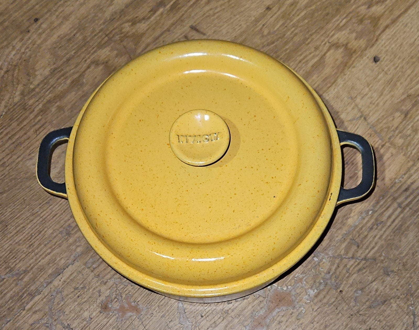 Vintage gietijzeren geëmailleerde Invicta pan.. 24 cm, Ophalen of Verzenden, Gebruikt, Gietijzer