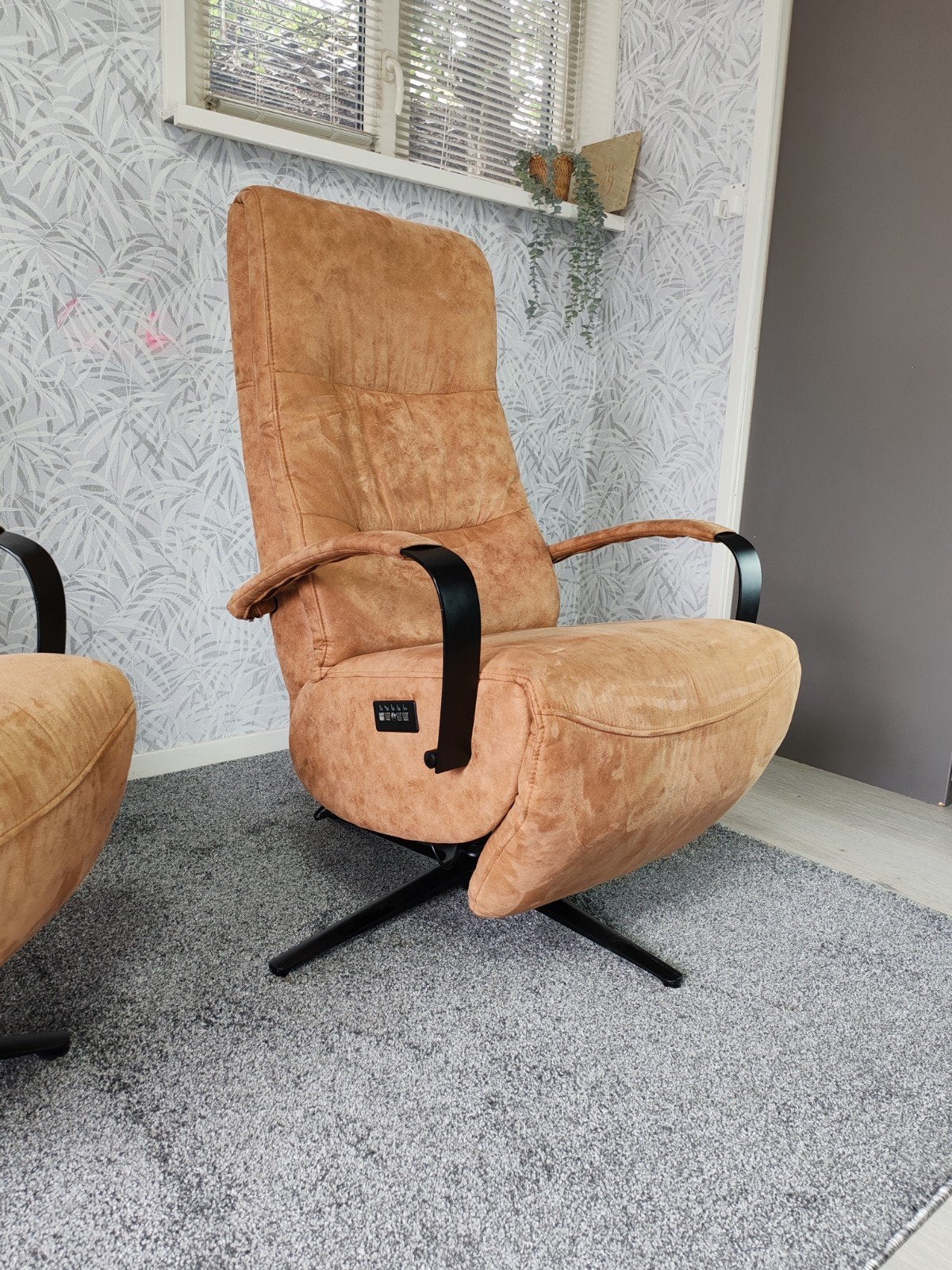 Stijlvolle elektrische relax fauteuil op accu, 100 tot 125 cm, Ophalen of Verzenden, Zo goed als nieuw, Stof