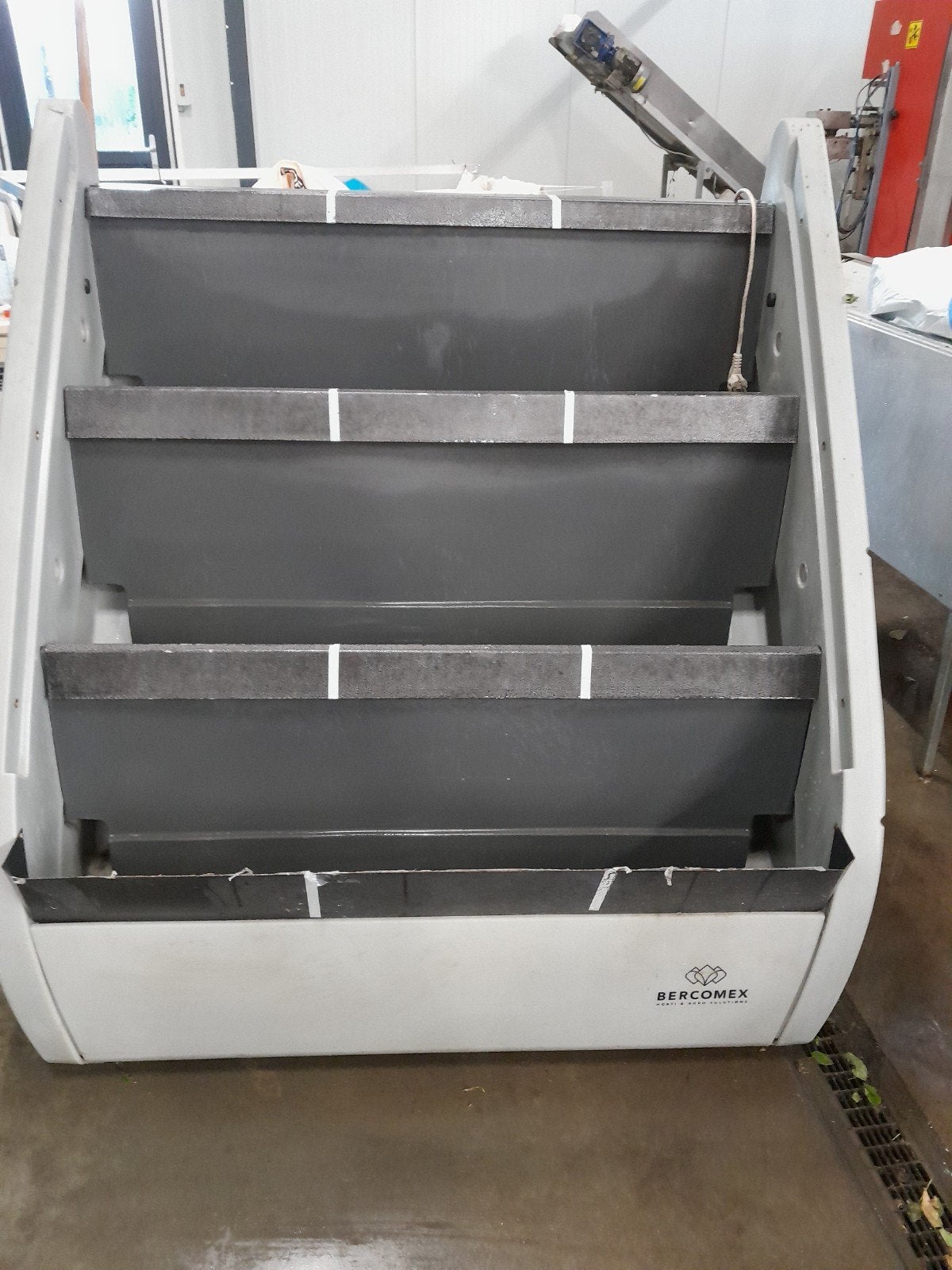 Te koop: koel vitrine, koel etagïere, Ophalen, Gebruikt