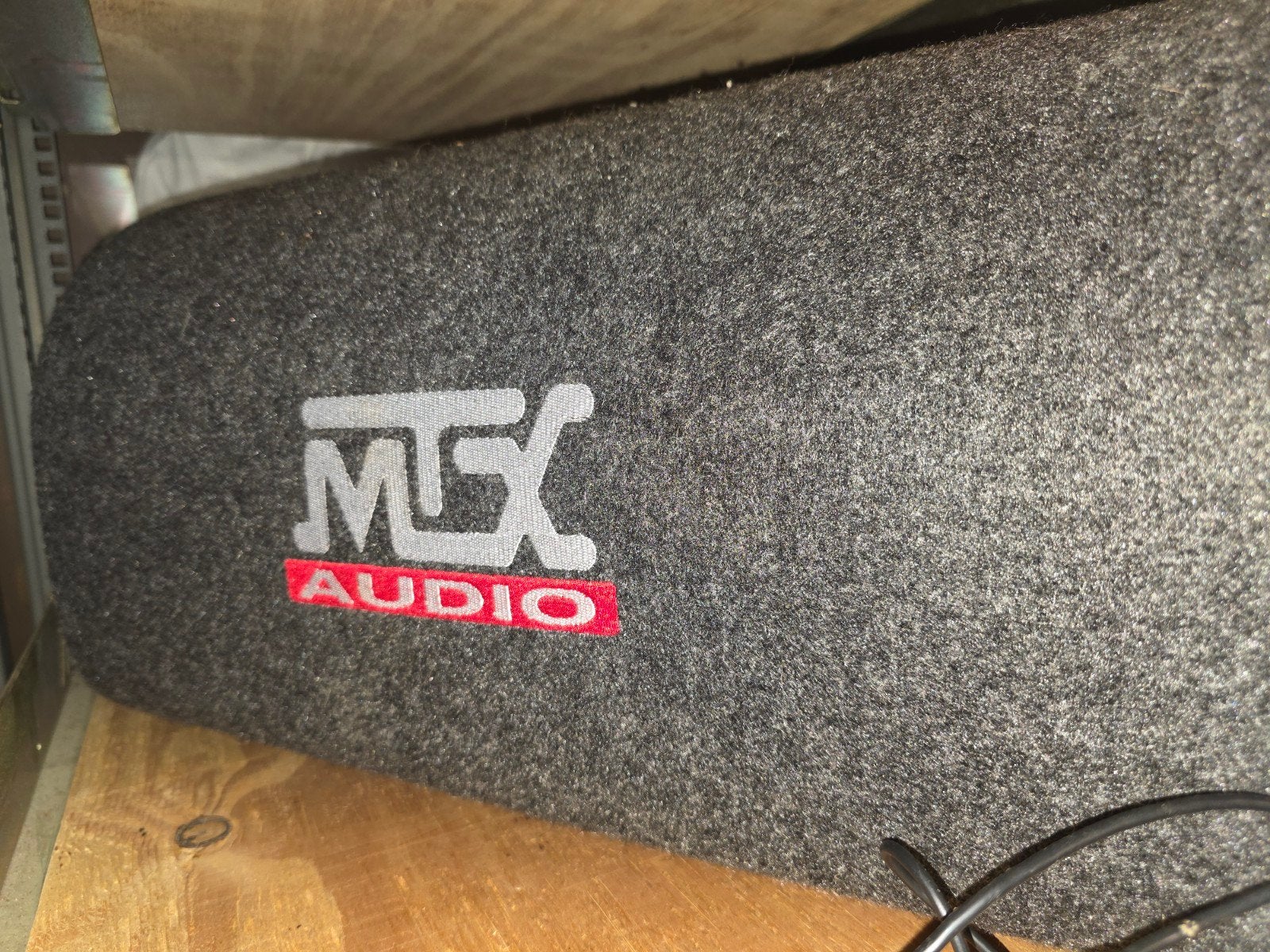 MTX Audio TRT8P 20cm 8" Powered Tube Enclosure Subwoofer, Ophalen of Verzenden, Gebruikt
