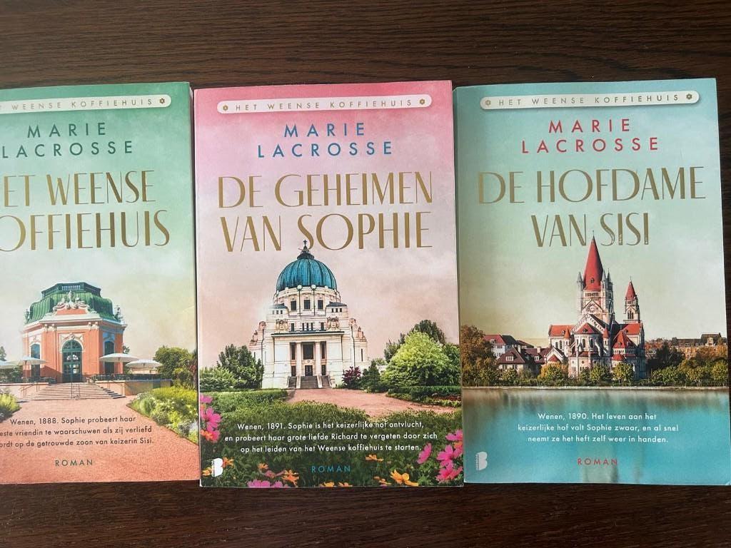 3 x serie het Weense Koffiehuis - Marie Lacrosse, Boeken, Romans, Ophalen of Verzenden, Zo goed als nieuw, Marie Lacrosse