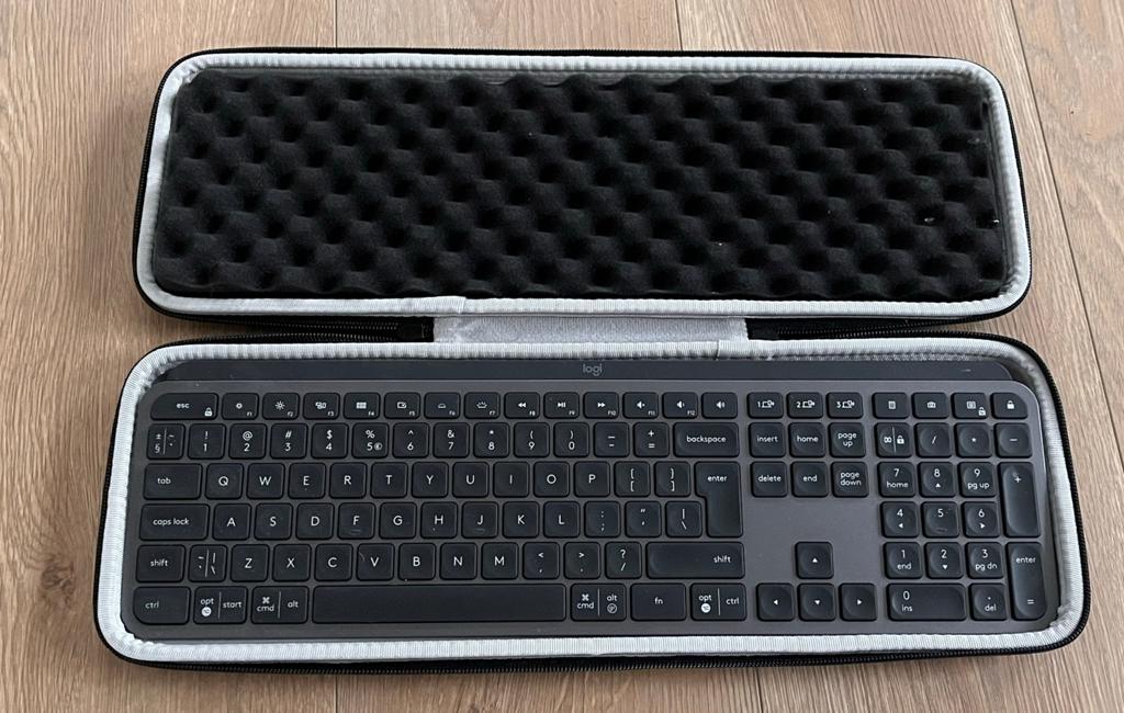 Logitech MX Keys draadloos toetsenbord met hoes, Computers en Software, Toetsenborden, Multimediatoetsen, Ophalen of Verzenden