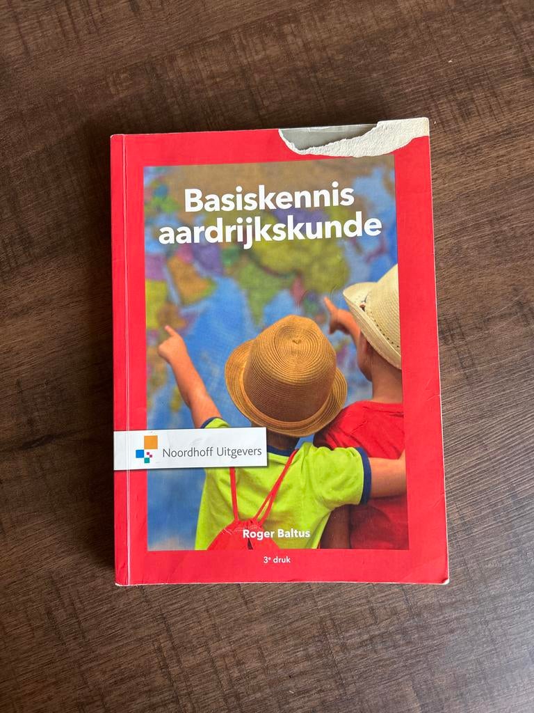 Basiskennis aardrijkskunde - Roger Baltus, Ophalen of Verzenden, Gelezen, MBO