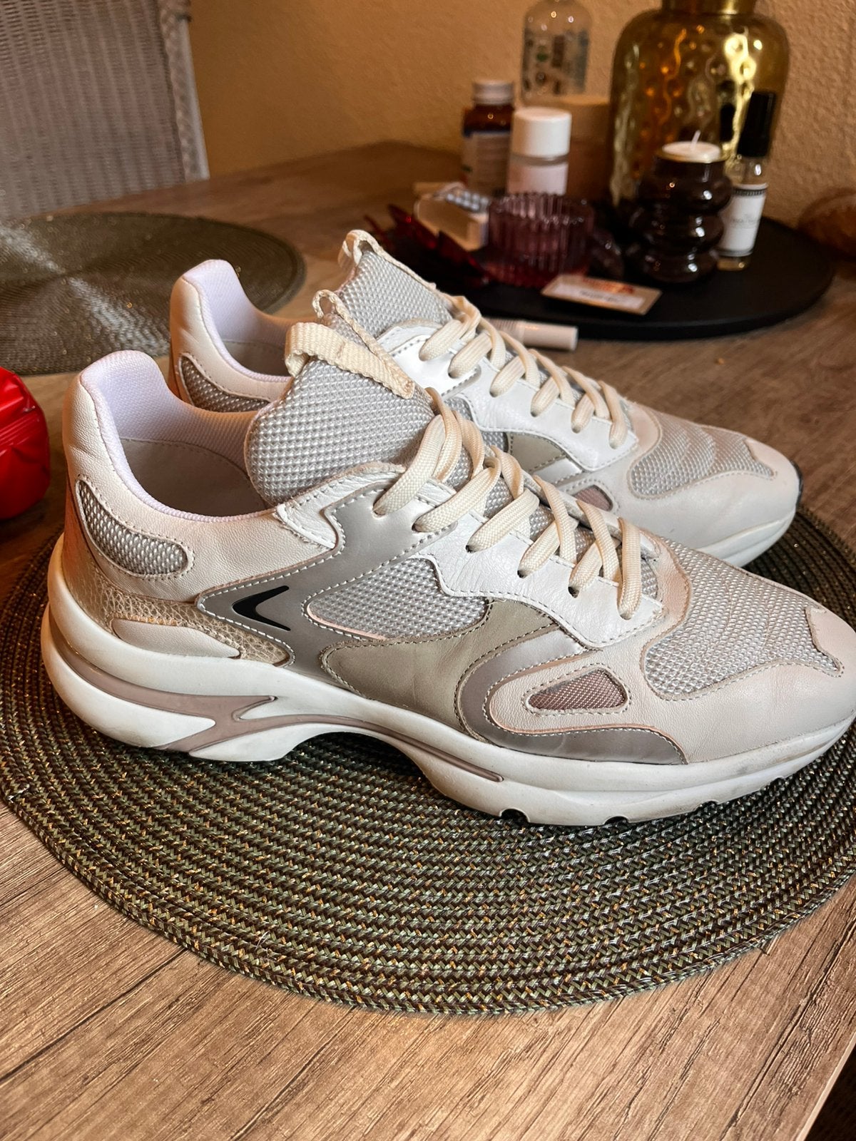 Via vai sneakers, Ophalen of Verzenden, Zo goed als nieuw, Beige, Sneakers of Gympen
