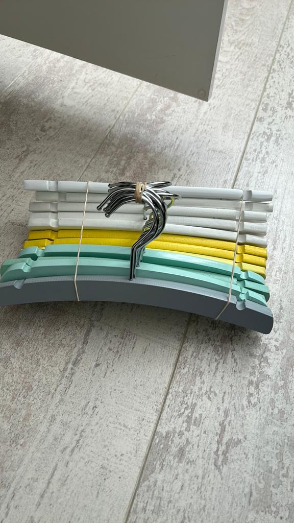 14 Houten baby kledinghangers, Ophalen of Verzenden, Zo goed als nieuw, Overige typen