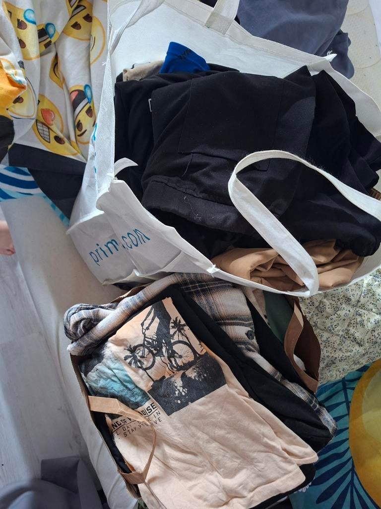 Grote kledingpakketten jongens 11/12 jaar (2 shoppers), Ophalen of Verzenden, Gebruikt, Overige maten