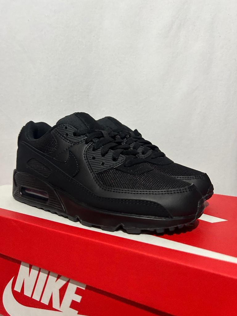 NIEUW IN DOOS! Maat 40 - Nike Air Max 90 Triple Black, Kleding | Dames, Schoenen, Verzenden, Zwart, Nike, Nieuw