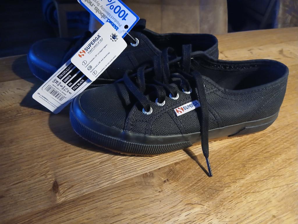 SUPERGA zwarte gympen maat 38 (nieuw), Kleding | Dames, Schoenen, Zwart, Nieuw, Ophalen of Verzenden, Sneakers of Gympen