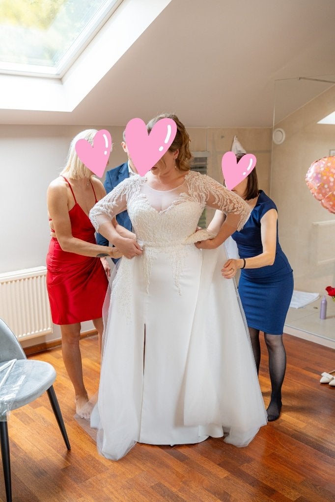 Unieke trouwjurk met losse overrok | Op maat gemaakt | 40/42, Ophalen, Zo goed als nieuw, Wit, Trouwjurk