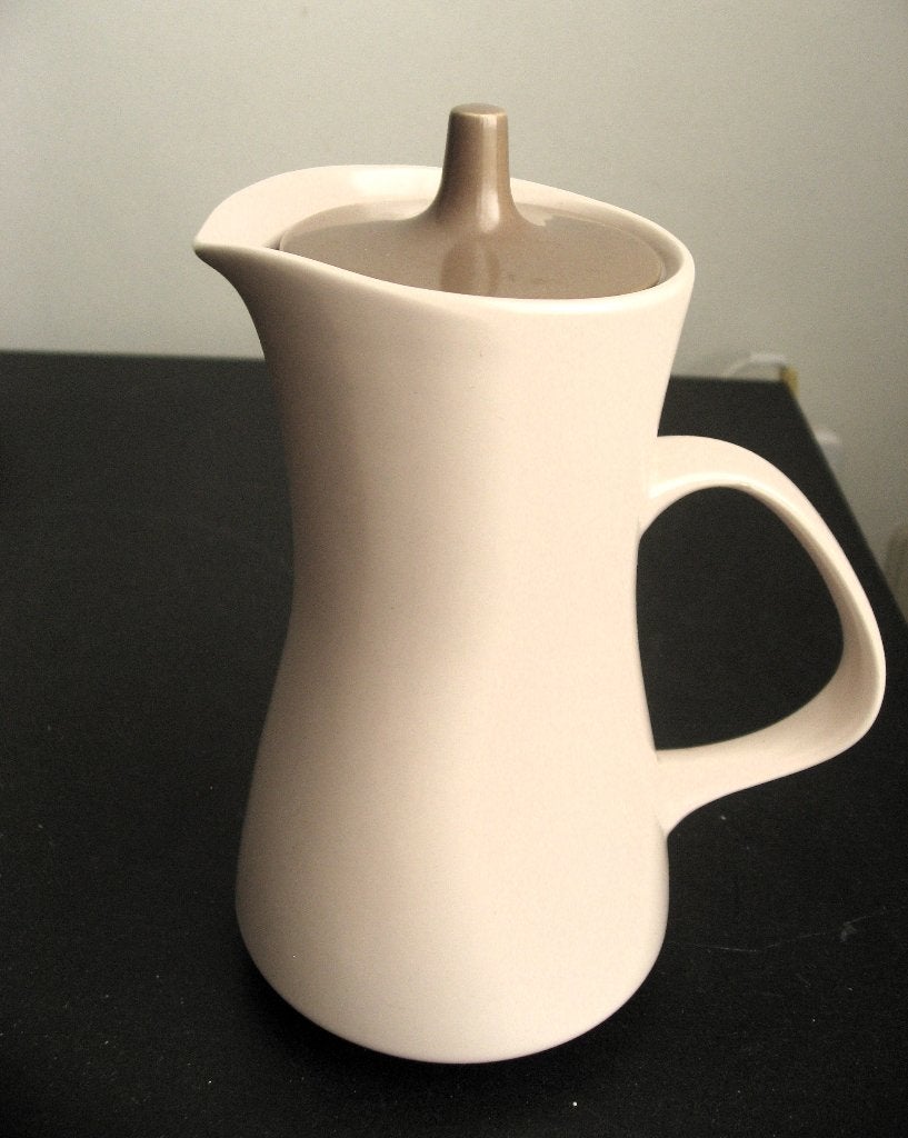 Retro warm waterkan Twintone Poole pottery jaren 60, Antiek en Kunst, Gemerkt, Ophalen of Verzenden, 19 cm, Beige
